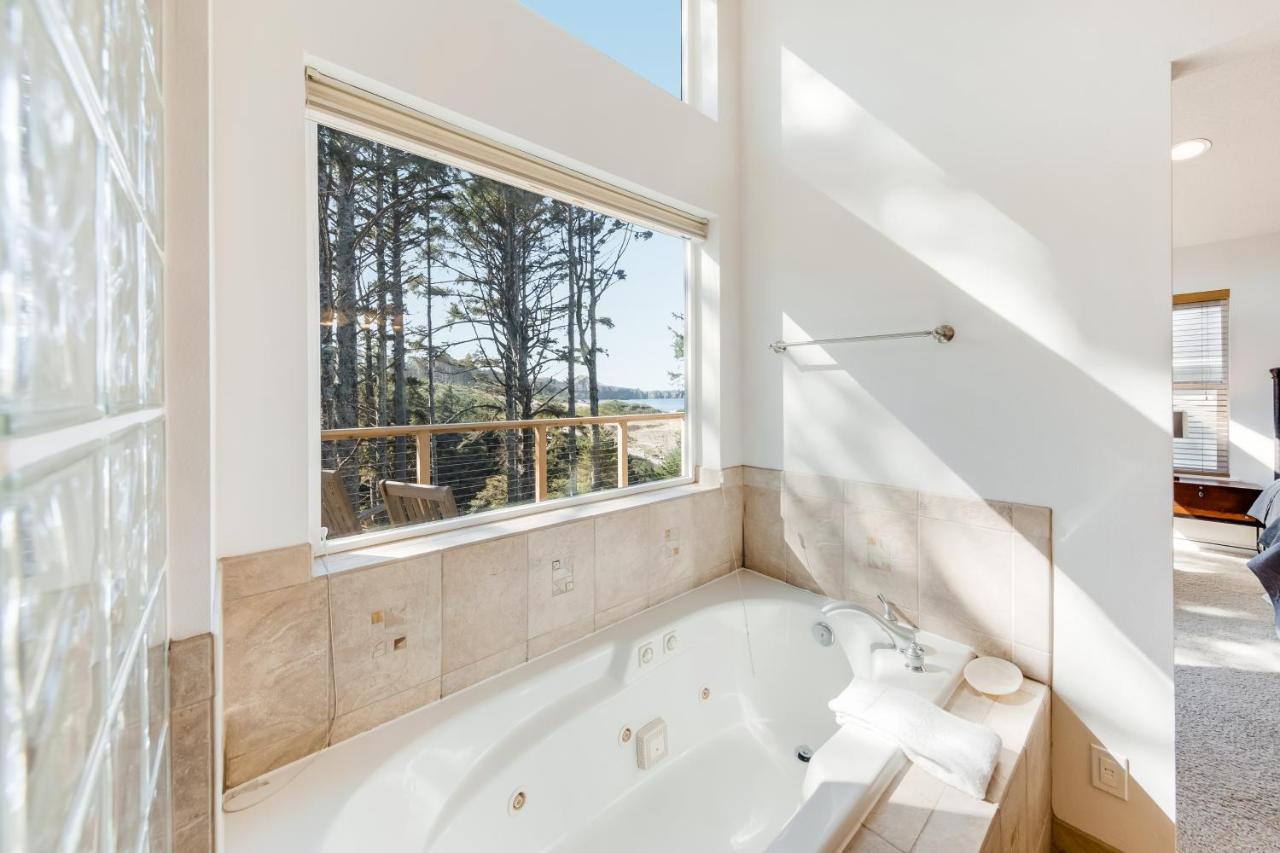 Yaquina Lighthouse View Beach Home Torre di Torre di Newport Esterno foto